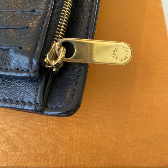 LOUIS VUITTON MAHINA Wallet - Picture 4 of 13